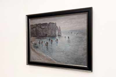 Étretat, Porte d’Aval : bateaux de pêche sortant du port
