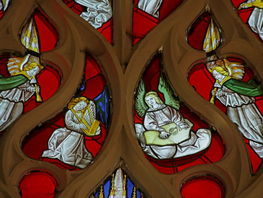 Vitrail représentant des Anges Musiciens, Chalemies, Orgue et Cithare - French School