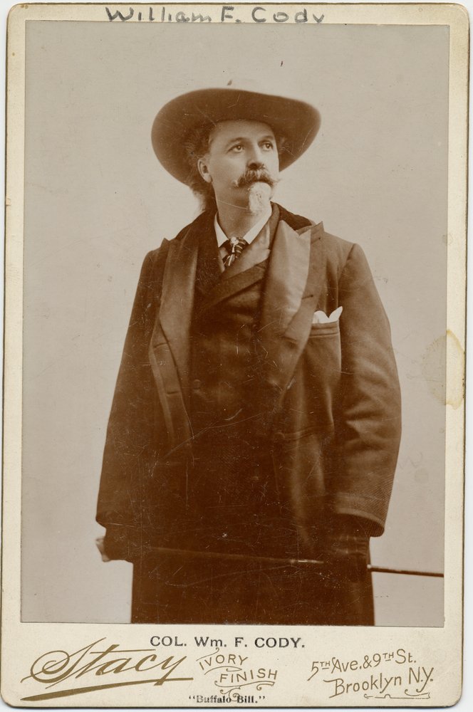 William Frederick Cody, Buffalo Bill (1846-1917), soldat et artiste américain, photo par Stacy, Brooklyn - American Photographer