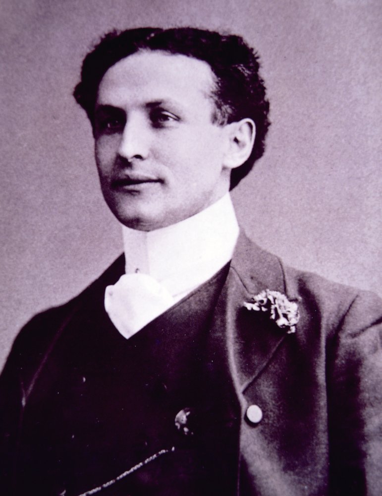 Harry Houdini - American School