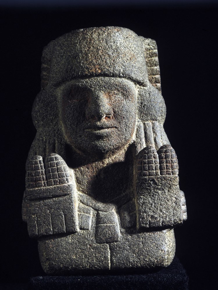 Art aztèque : représentation de Chicomecoatl (appelée aussi