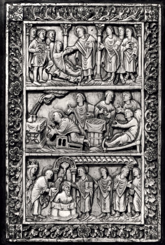 Plaque sculptée pour une couverture de livre représentant des scènes de la vie de Saint Remi (c.437-533) et le baptême de Clovis I (465-511) - French School