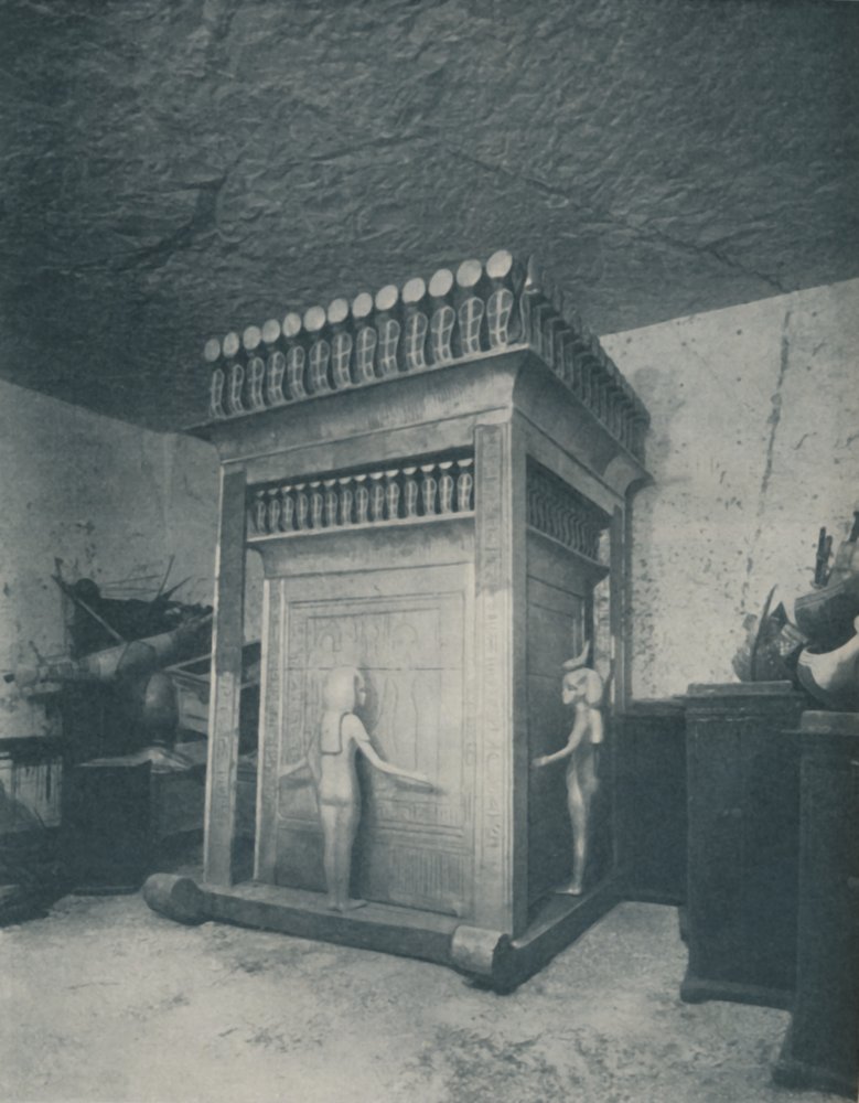 Sanctuaire canope richement sculpté et scintillant d