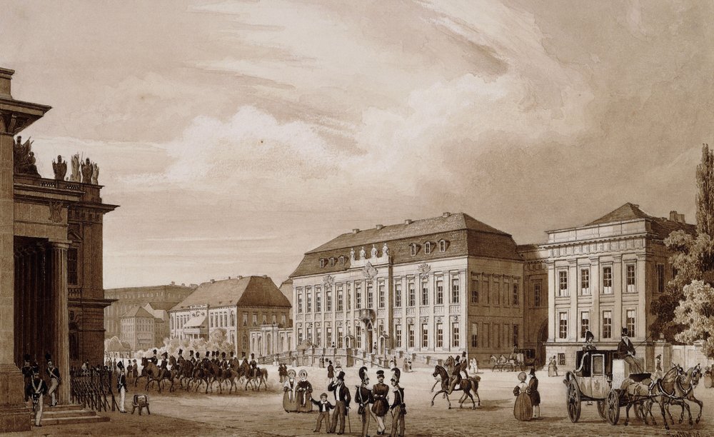 Unter den Linden, Berlin. Vue de la Neue Wache vers le Kronprinzenpalais avec le Prinzessinenpalais à droite et la Kommandatur à gauche - Karl Loeillot-Hartwig