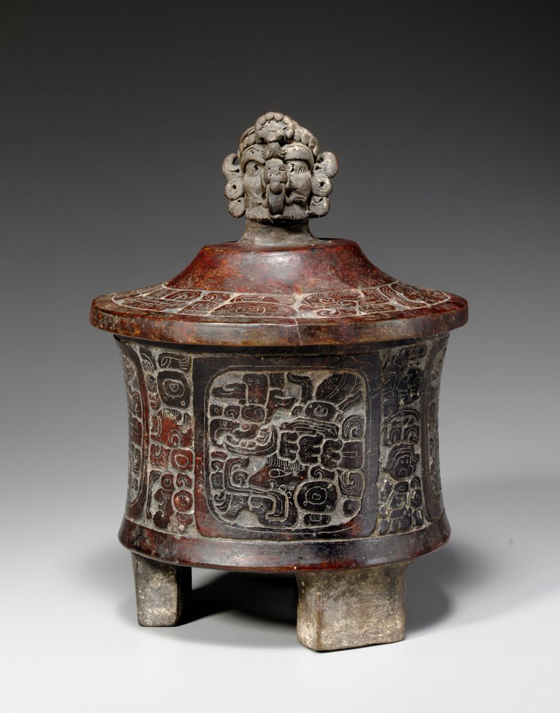Un vase tripode maya avec couvercle et gravé, c.250-450 - Mayan Mayan