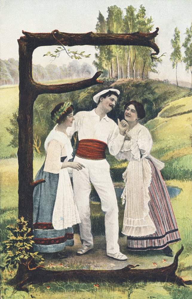 E : Un homme vêtu de blanc et rouge se tient debout entre deux femmes portant jupe, corsage et tablier. Décor champêtre - Alphabet personnages Ref Th. E., L. Theochrom - Série 994. Theodor Eisman, éditeur, Leipzig - Unbekannt