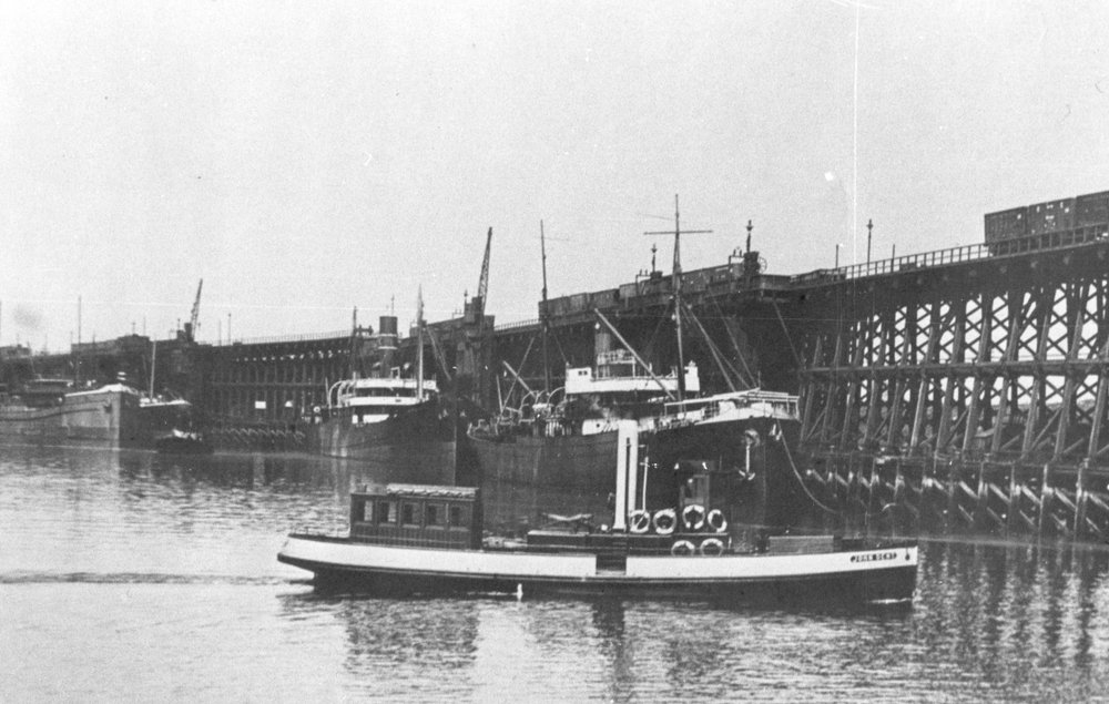 Côté tribord du lancement de la Commission du port de Blyth "John Dent" passant les quais - Unbekannt
