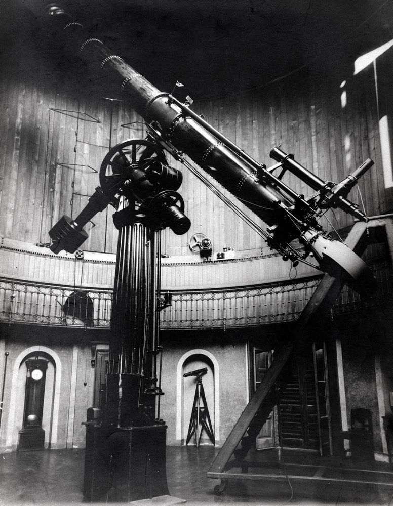 Le télescope Schmidt par Giovanni Virginio Schiaparelli (1835-1910) astrophysicien à Brera (Milan). Il a observé des configurations rectilignes sur la planète Mars, les appelant les canaux martiens (canali). - Unknown photographer