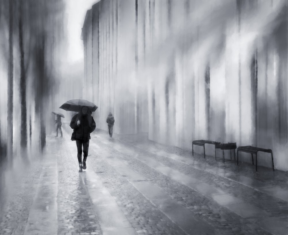 Une rue pluvieuse en ville - Anders Hammarstrom