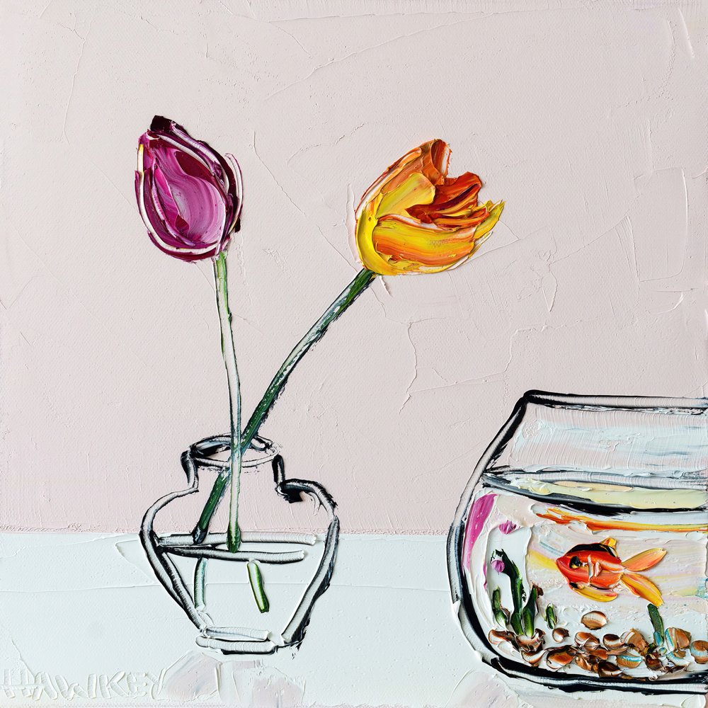 Tulipes aux couleurs vives et poissons rouges - Angela Hawkey