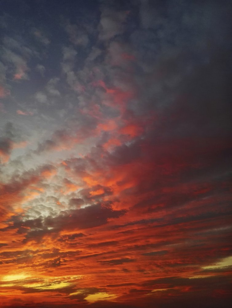 Un ciel flamboyant au coucher du soleil - Angelo Cerantola