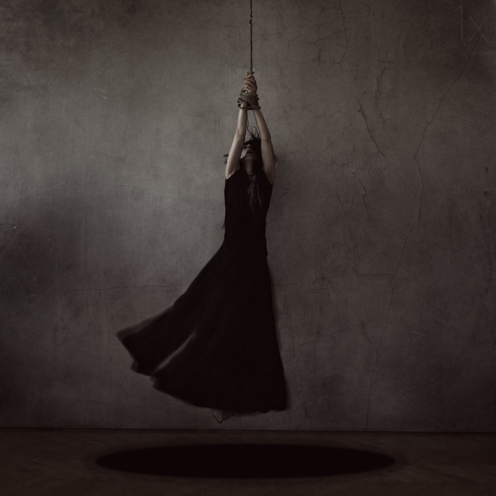 Une femme au-dessus du vide - Anja Matko