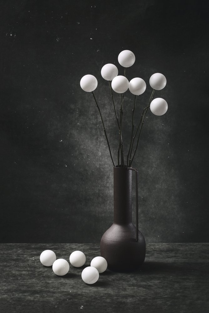 Sphères blanches minimalistes - Brig Barkow