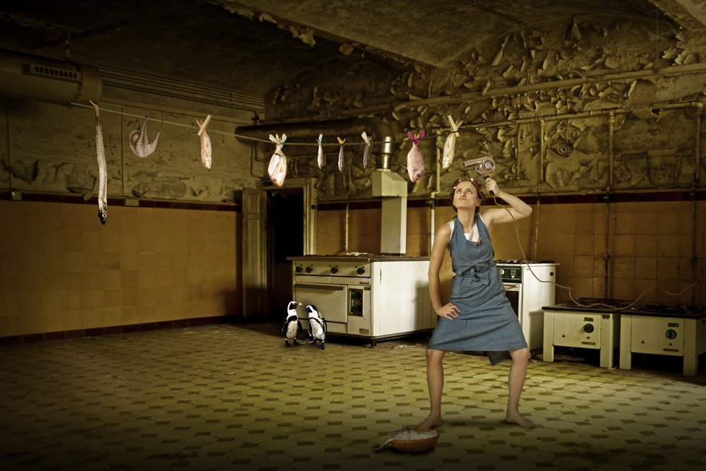 Une scène culinaire surréaliste - Christine von Diepenbroek