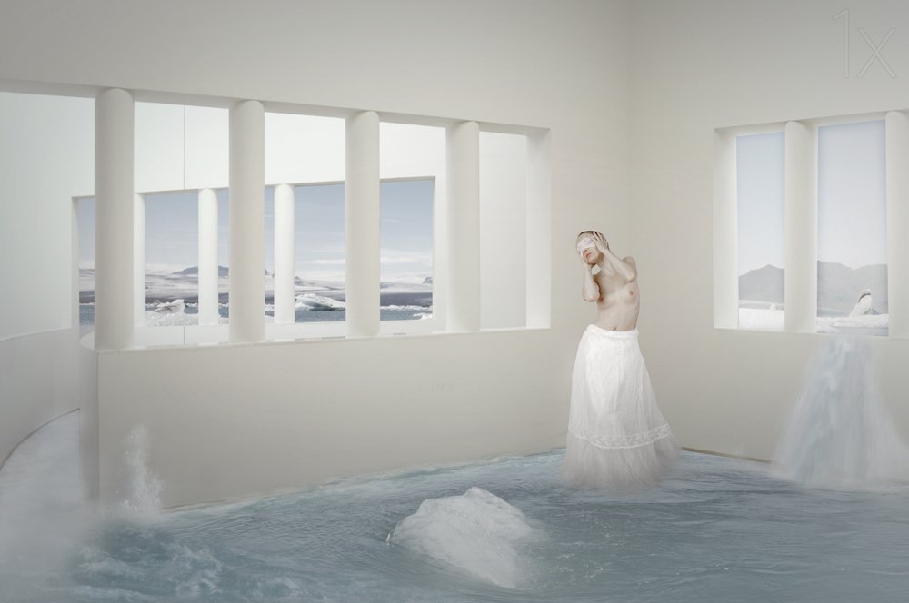 Une femme dans une pièce arctique - Christine von Diepenbroek