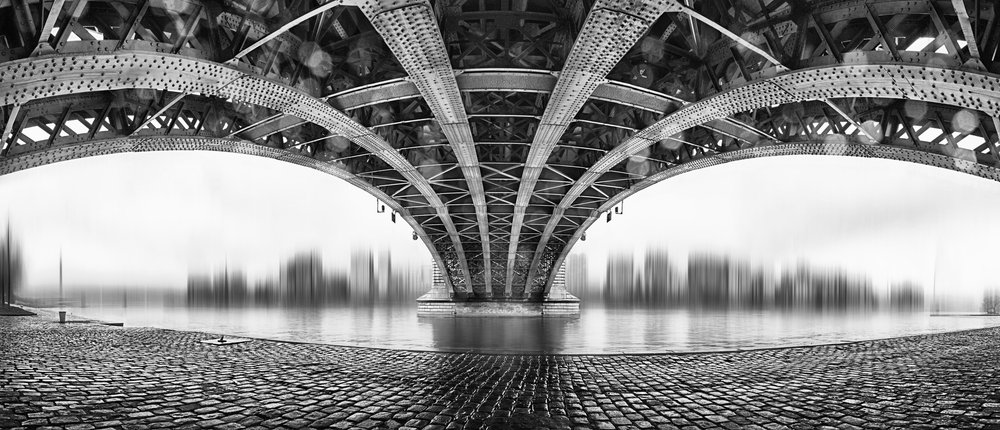 Reflet sur un pont en acier - EM-Photographies