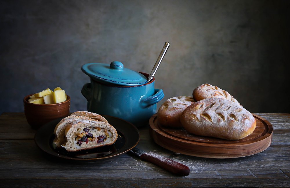 Nature morte avec du pain artisanal - Fangping Zhou