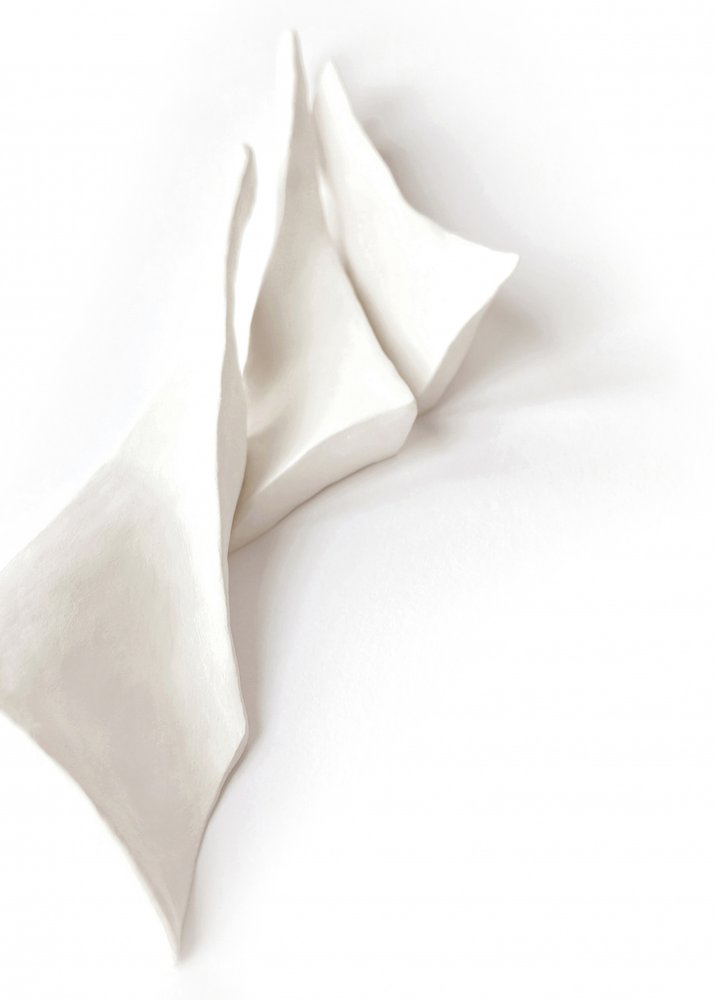 Formes blanches fluides - Jenja Braun