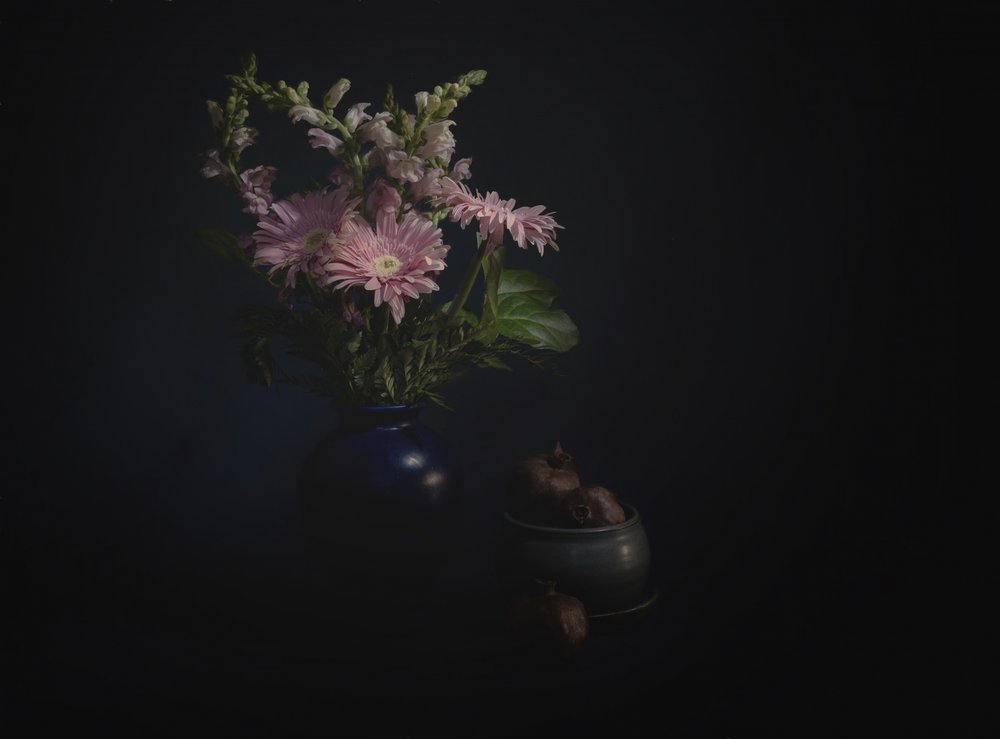 Nature morte florale sombre - John-Mei Zhong