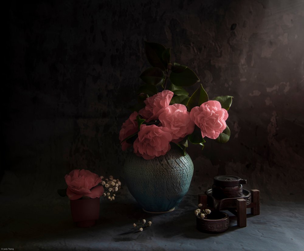 Composition de camélias « Moody » - Judy Tseng