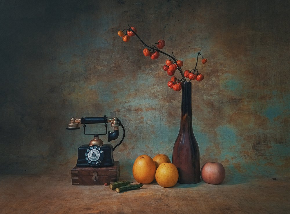 Nature morte avec un téléphone vintage - Liu Xing