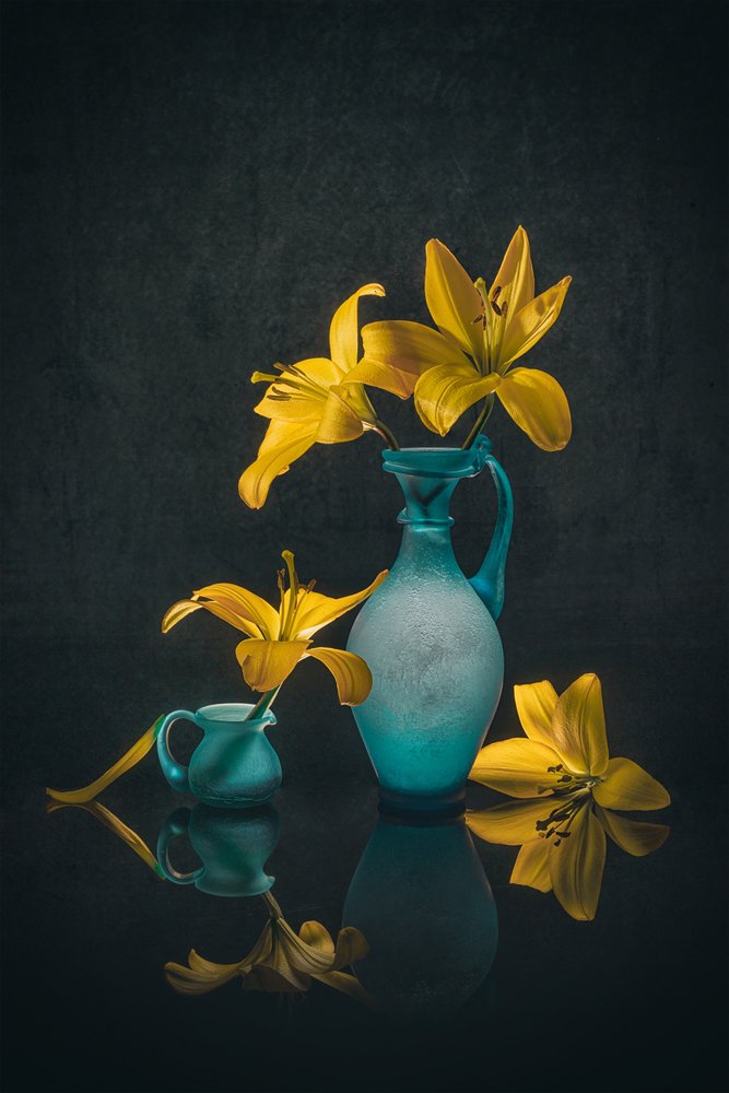 Vases bleu sarcelle « Golden Lilies » - Lydia Jacobs