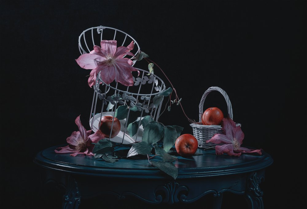 Pommes « Moody » et clématites - Lydia Jacobs
