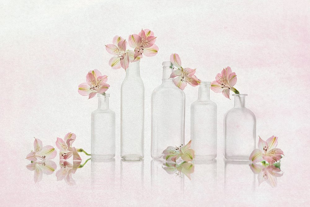 Fleurs roses et verre - Lydia Jacobs