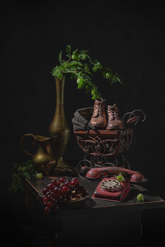 Nature morte avec des bottines vintage pour bébé - Lydia Jacobs