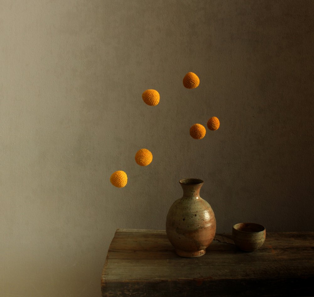 Nature morte moderne : sphères flottantes - Margaret Halaby