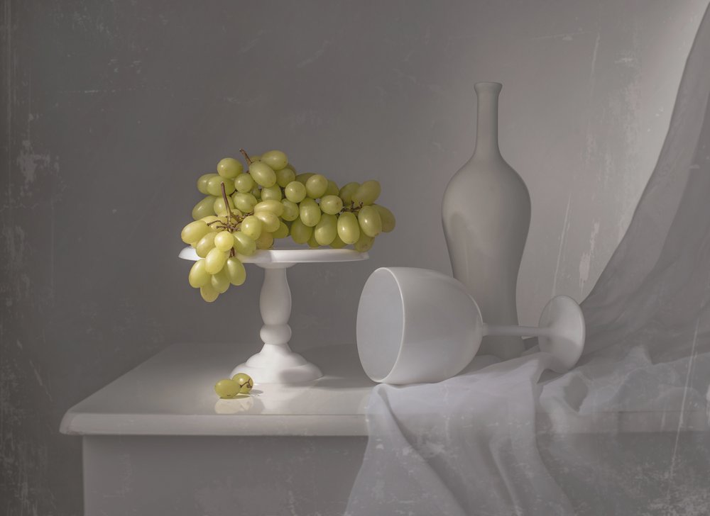 Nature morte élégante aux raisins blancs - Margareth Perfoncio