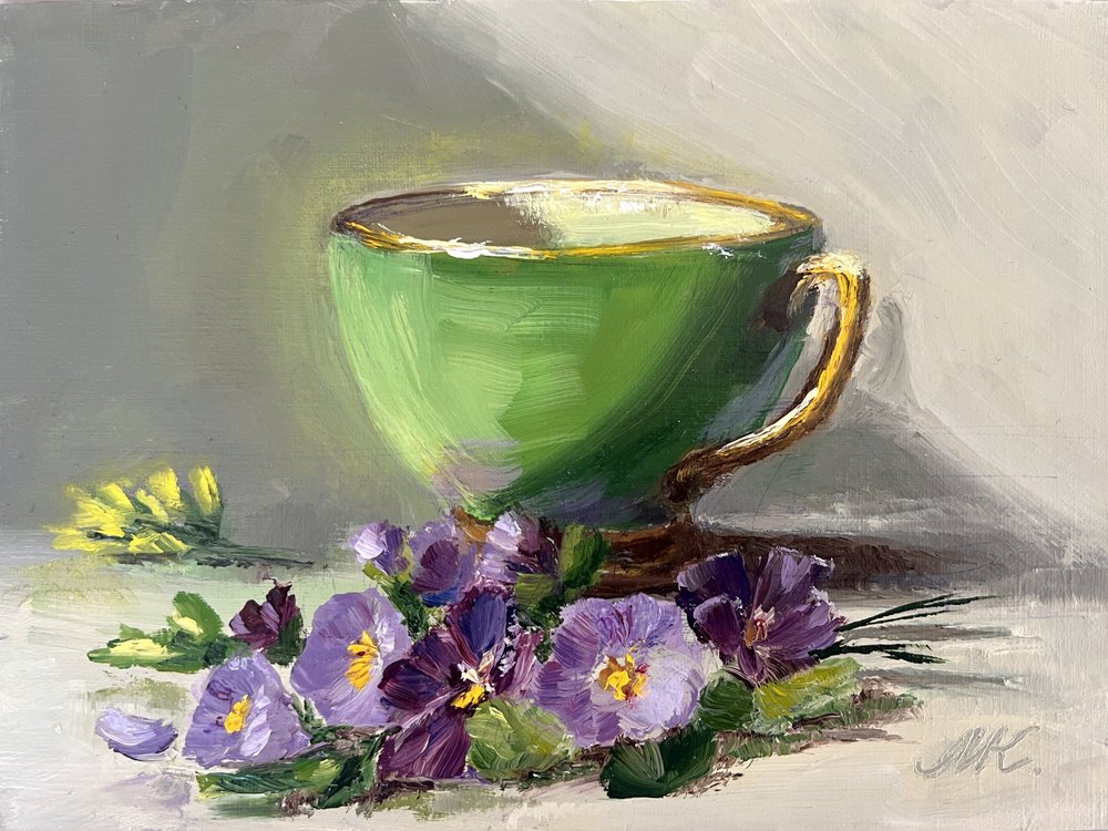 Pensées dans une tasse à thé verte - Marina Kozyr