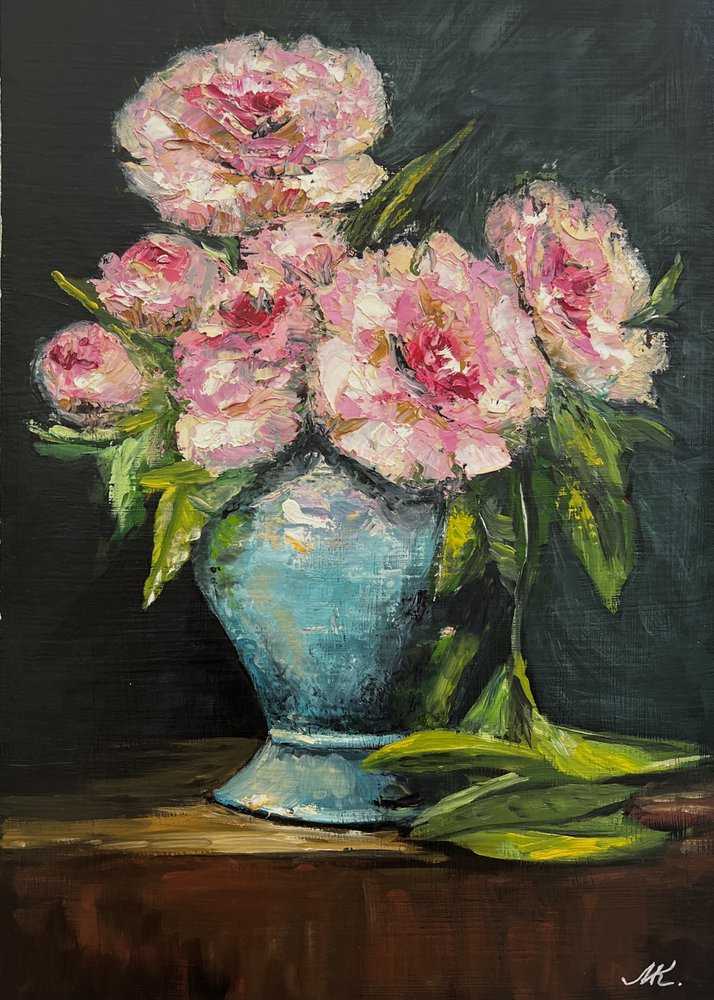 Pivoines roses dans un vase bleu - Marina Kozyr