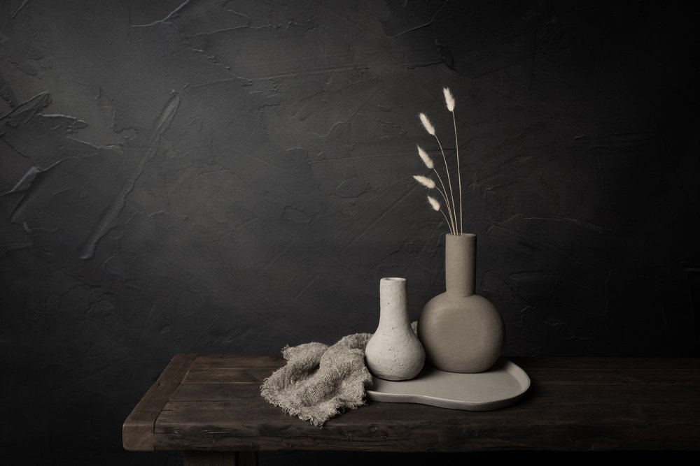 Vases et herbe minimalistes - Mayra Pama