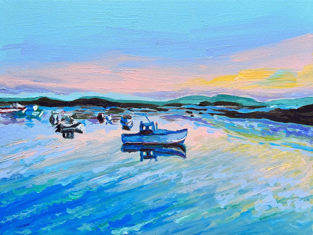 Des bateaux colorés sur une eau calme - Pauline Wegman | Key and Sea Creative