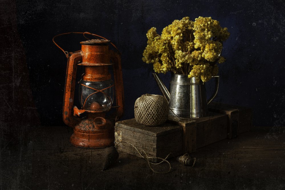 Nature morte avec lanterne rustique - Ramiz Sahin
