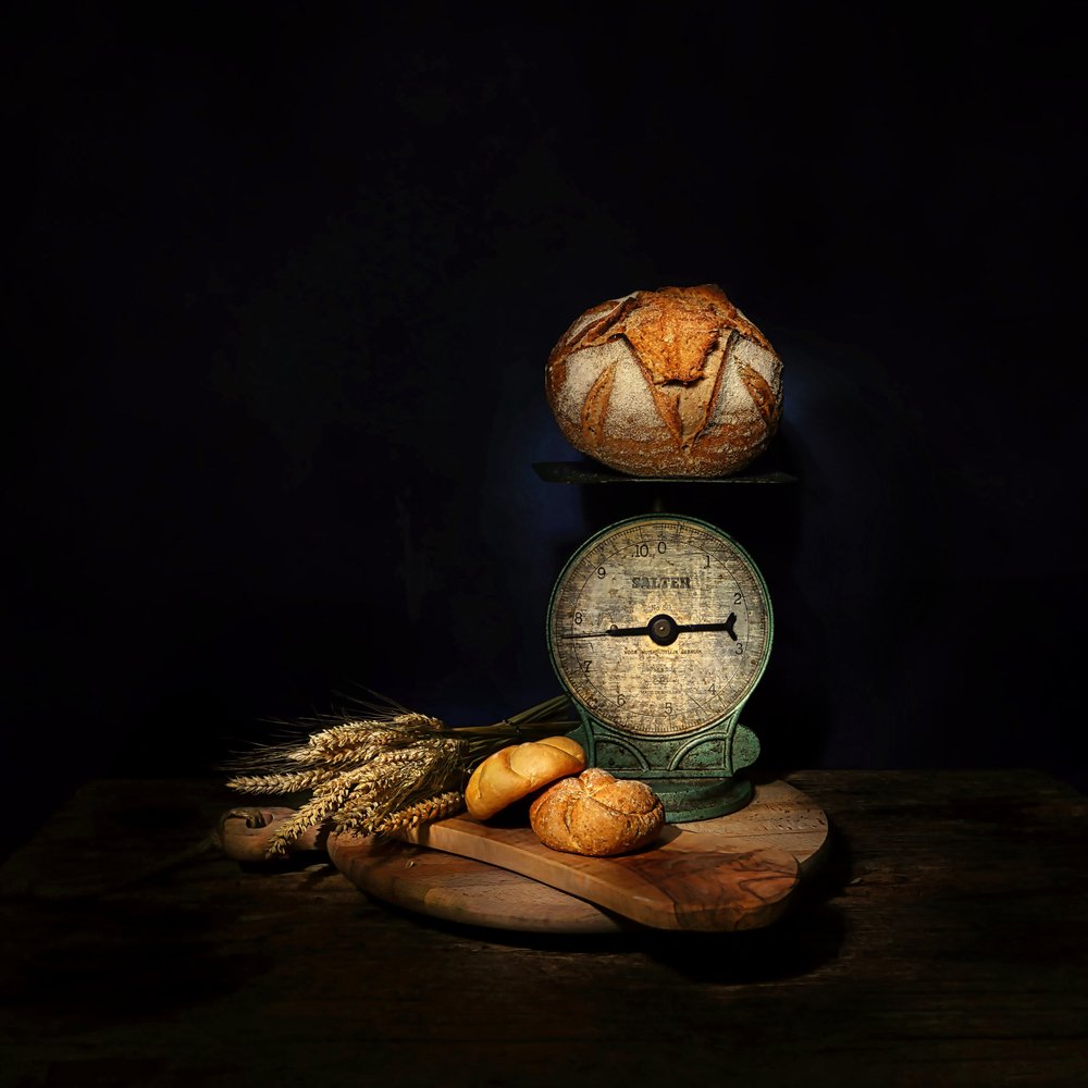 Nature morte avec du pain artisanal - Saskia Dingemans
