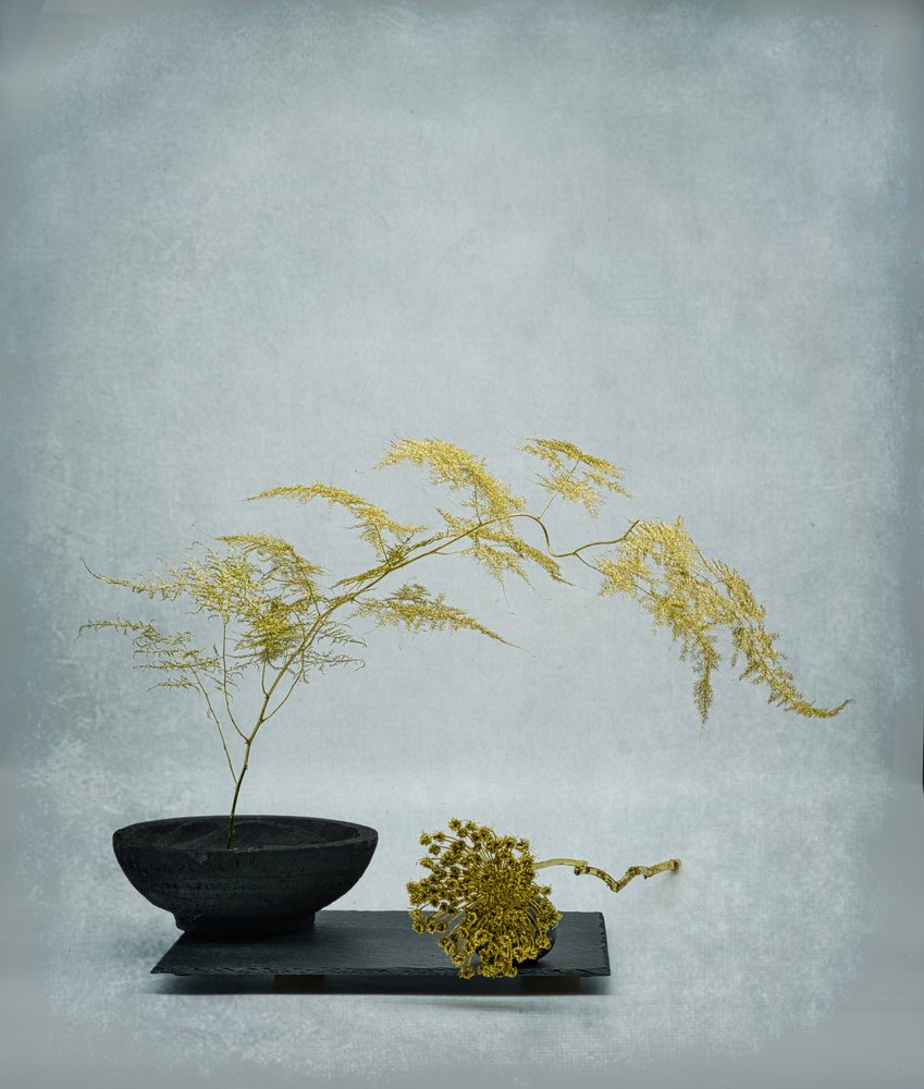 Nature morte « Ikebana doré » - Saskia Dingemans