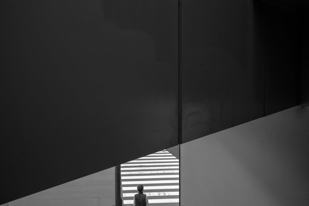 Silhouette solitaire, géométrie urbaine - Satoshi Hata