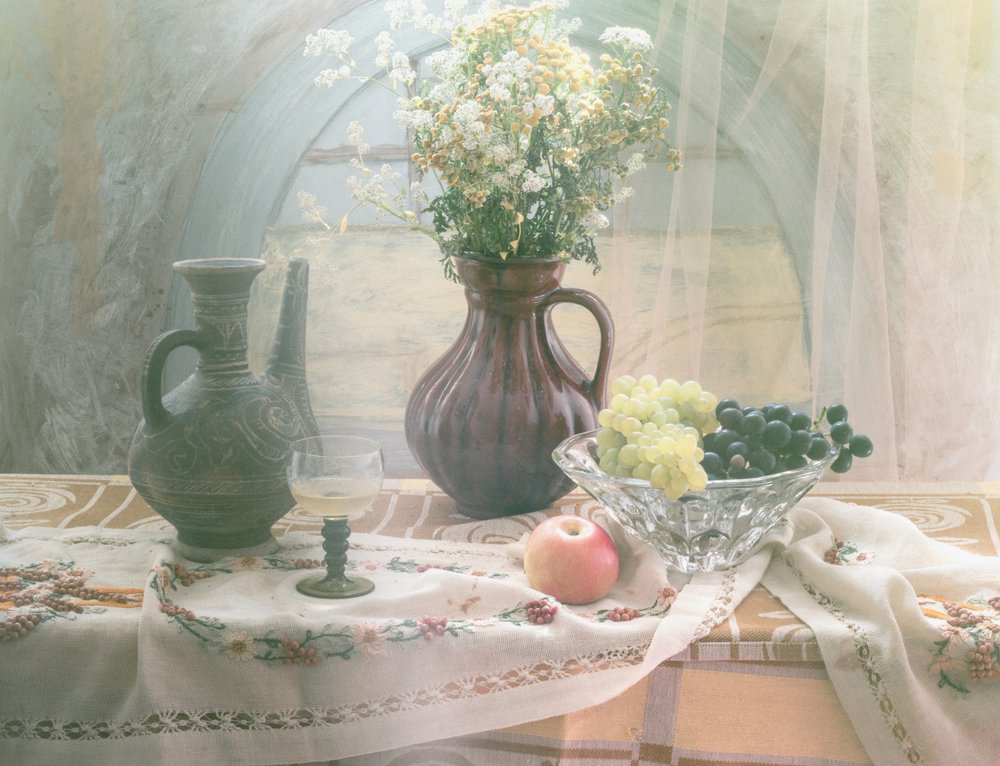 Nature morte sur une table rustique - UstinaGreen