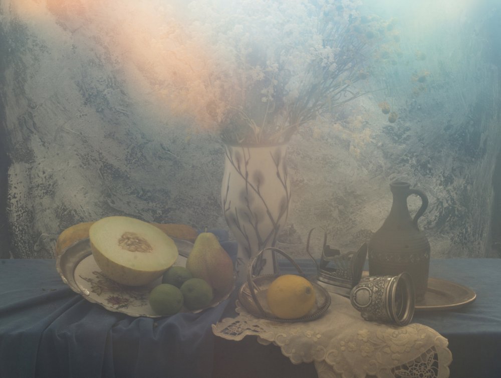 Nature morte aux fruits dans une lumière tamisée - UstinaGreen