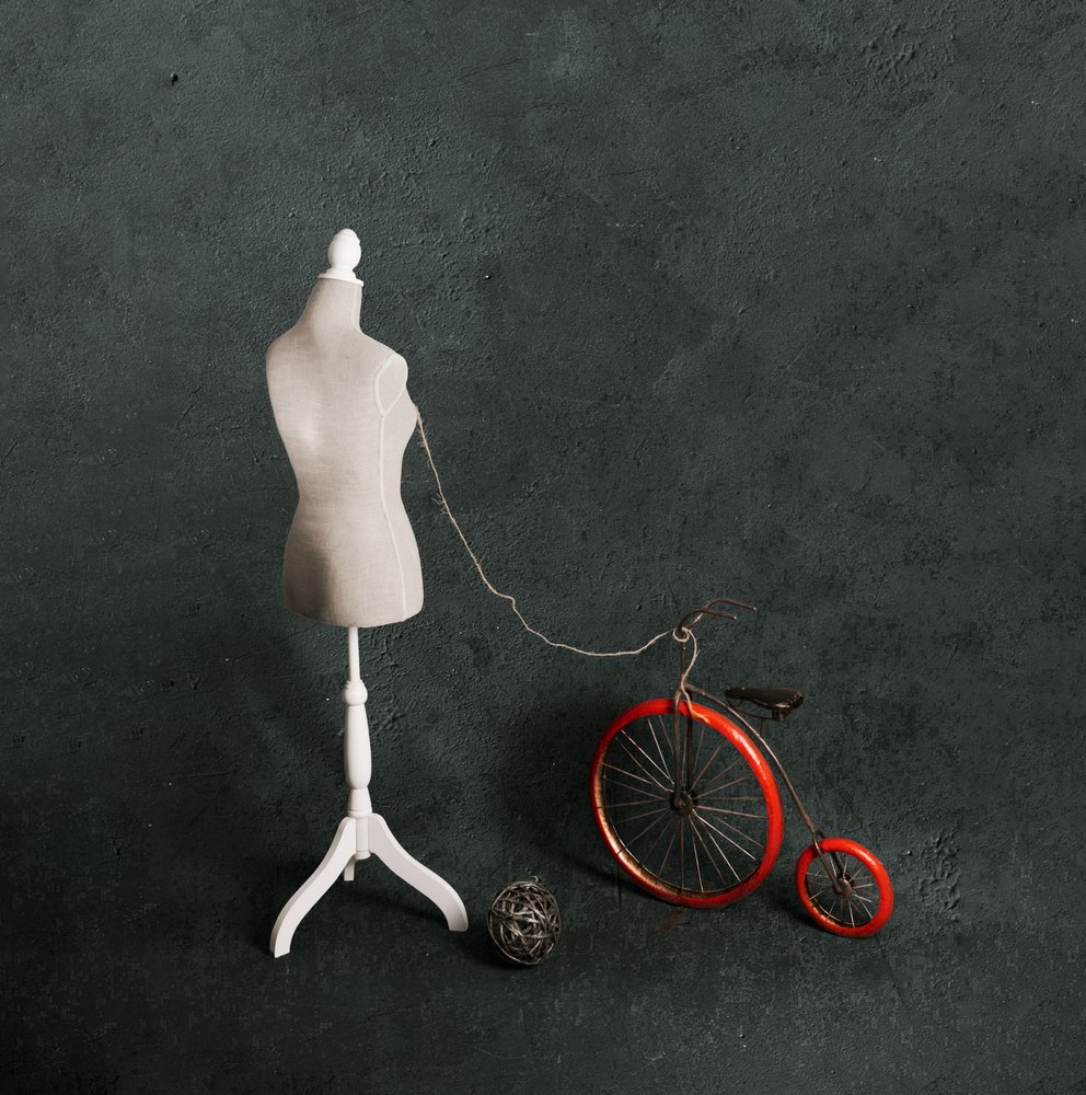 Mannequin « Red Bicycle » - chenyi wang