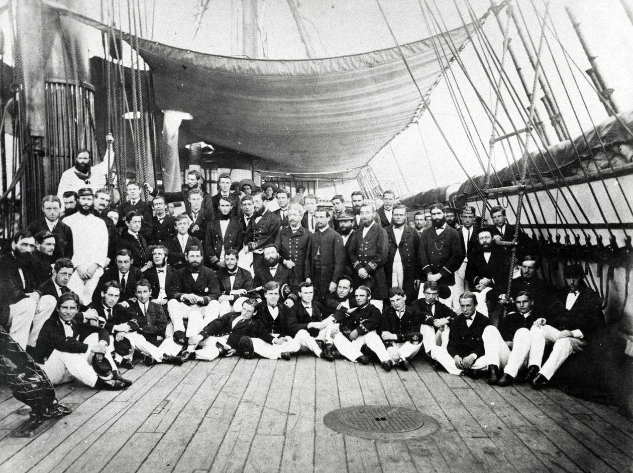 Officiers de la marine britannique sur le pont, vers 1870 - English Photographer