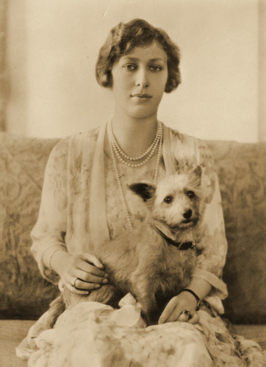 Princesse Mary et son chien vers 1920 - Unknown
