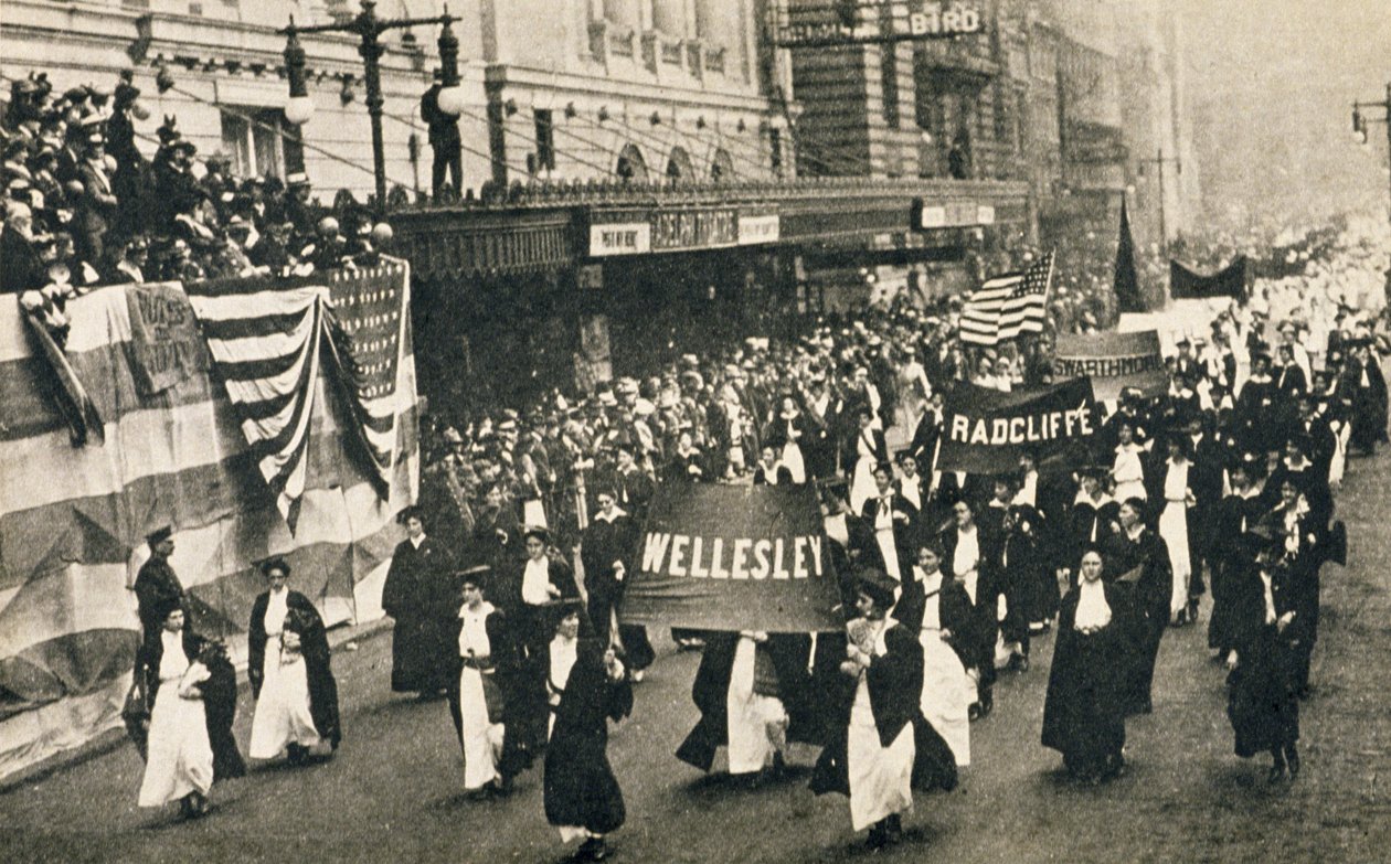 Parade des suffragettes, devant le théâtre Adelphi, New York, 1910 - American Photographer