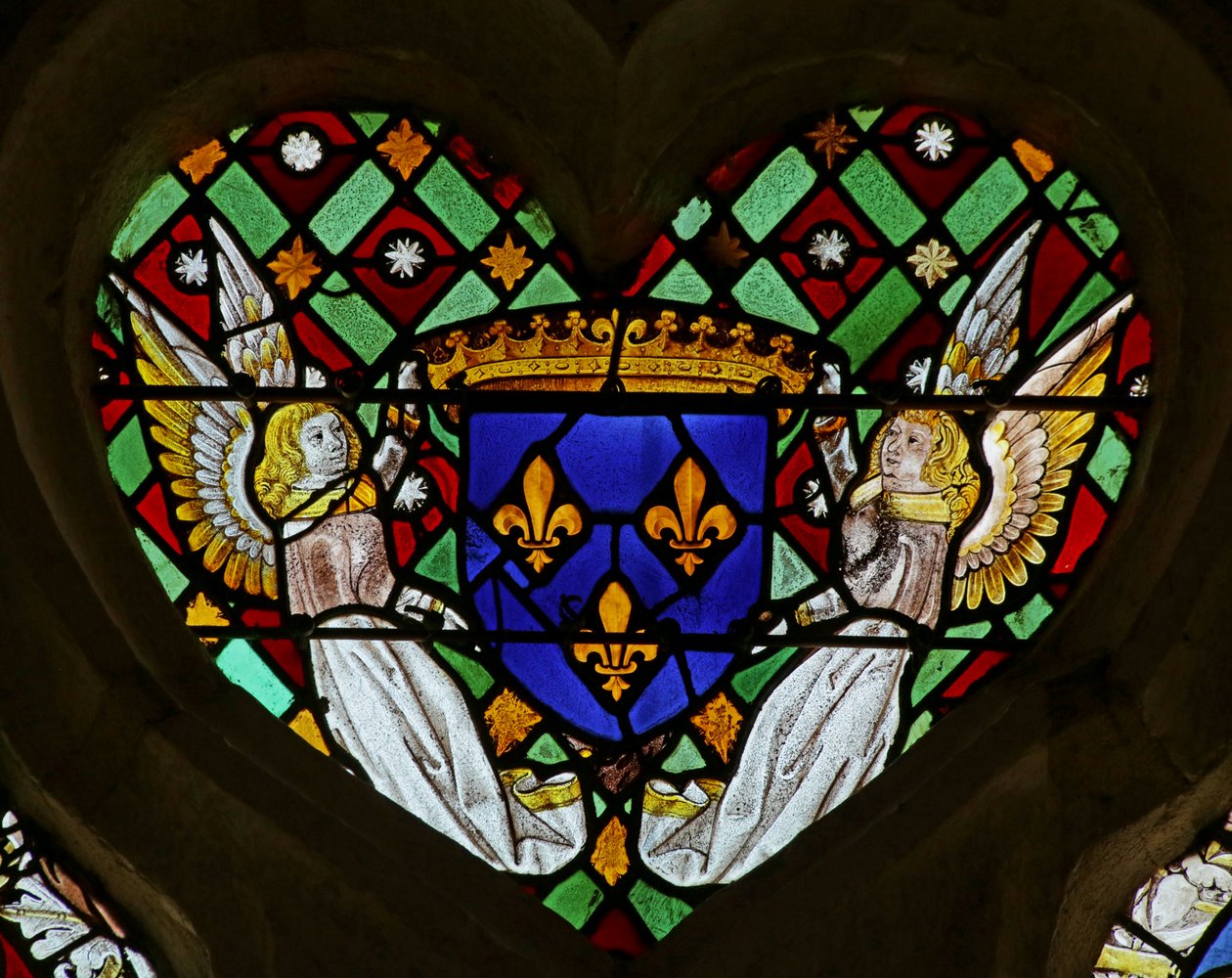 Fenêtre représentant des Anges avec un Écu d