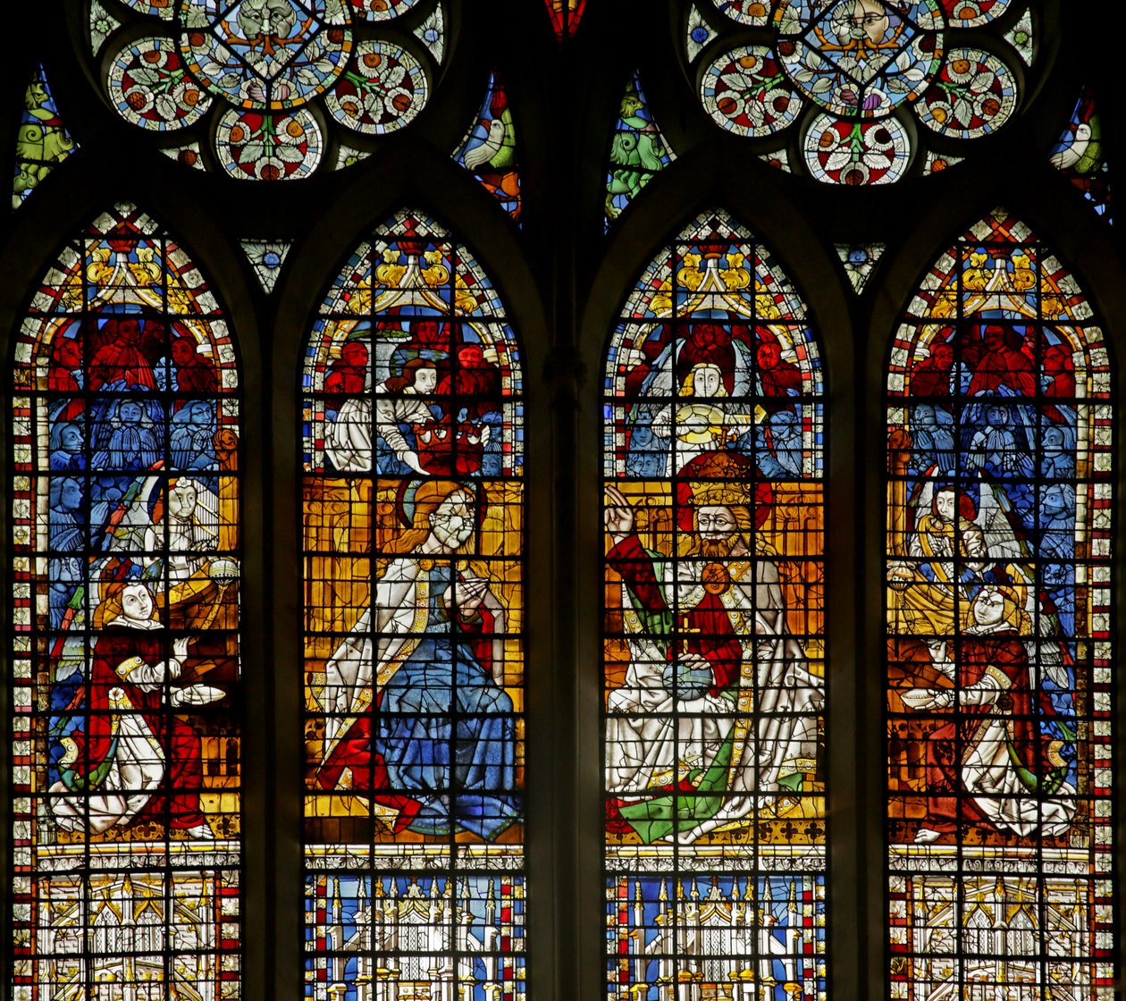 Vitrail représentant le Couronnement de la Vierge - French School