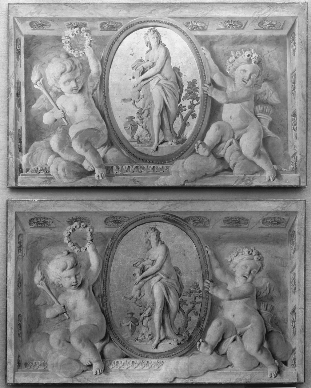 Paire de dessus de porte avec Diane ou une nymphe dans un médaillon ovale soutenu par des amorini, 1770-90 - 18th century . French Painter