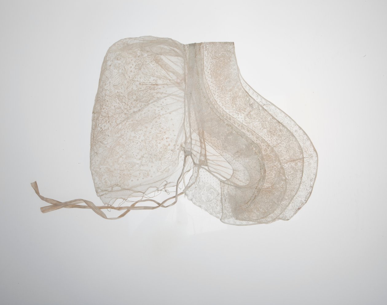 Bonnet de mariage de Mlle A. Pillsbury - A. A. Pillsbury
