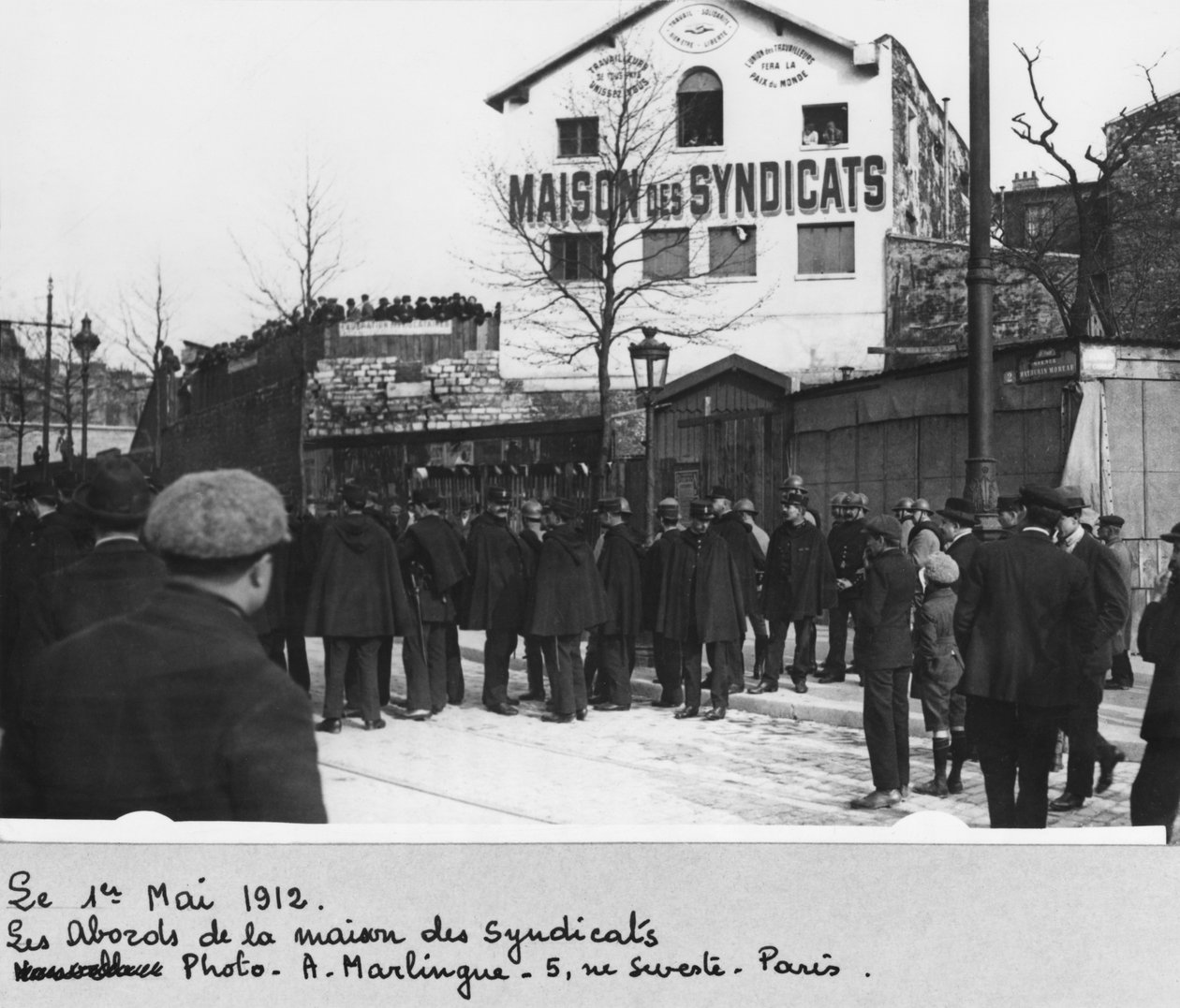Les environs de la Maison des Syndicats, Paris, 1er mai 1912 - A. Marlingue